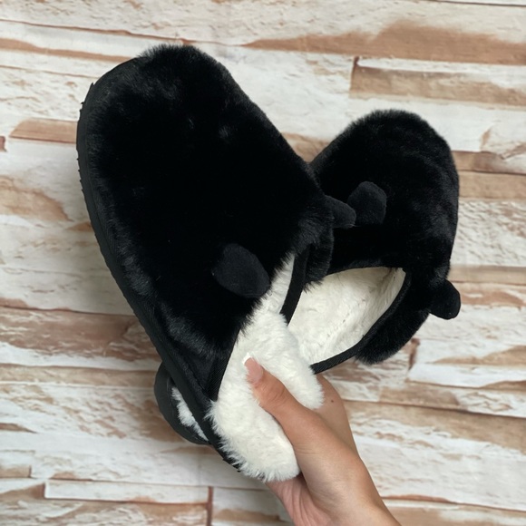 Black Fuzzy bear slippers - Picture 5 of 6